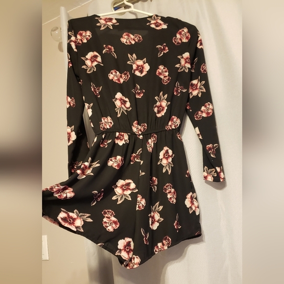 H&M Divided Women's Black Floral Romper Size 4 - Picture 6 of 8